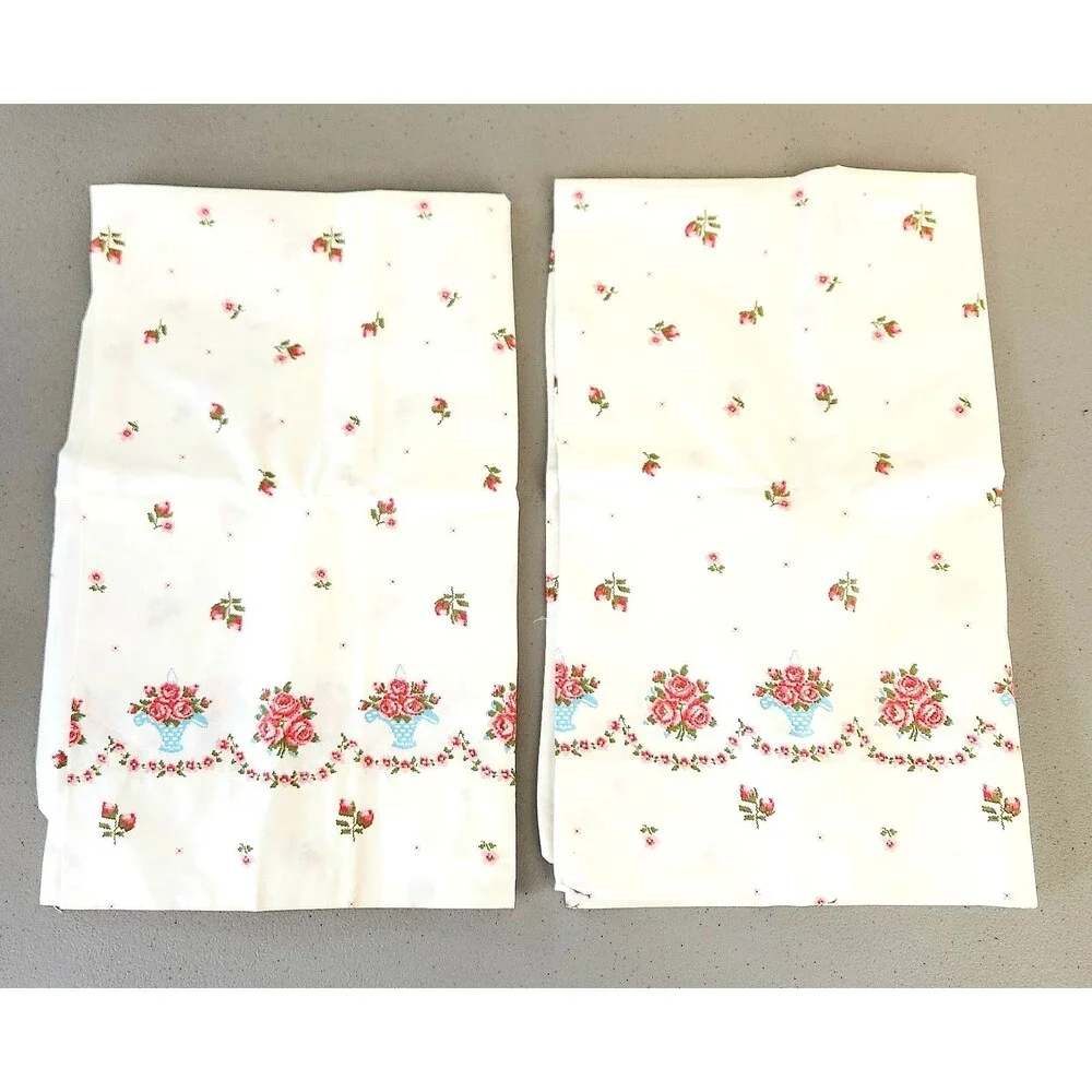 A Pair Of Vintage Cotton Standard Pillowcases Roses Cottagecore Farmhouse #04